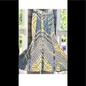 OMG what a body slimming and  contouring skirt!!